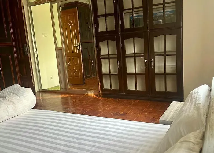 Lama Apartment アパート