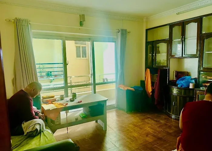 Lama Apartment アパート