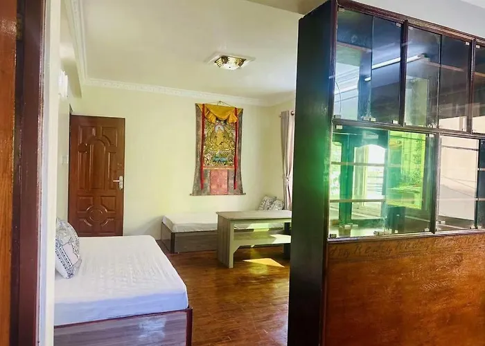 Lama Apartment アパート *